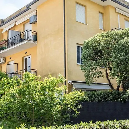 Διαμέρισμα Trilocale A 50mt Dal Mare, - M077 *