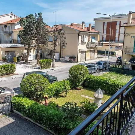 Trilocale A 50mt Dal Mare, - M077